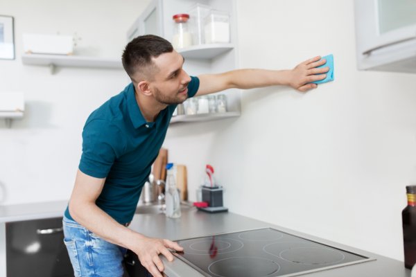 KITCHEN WALL CLEANING